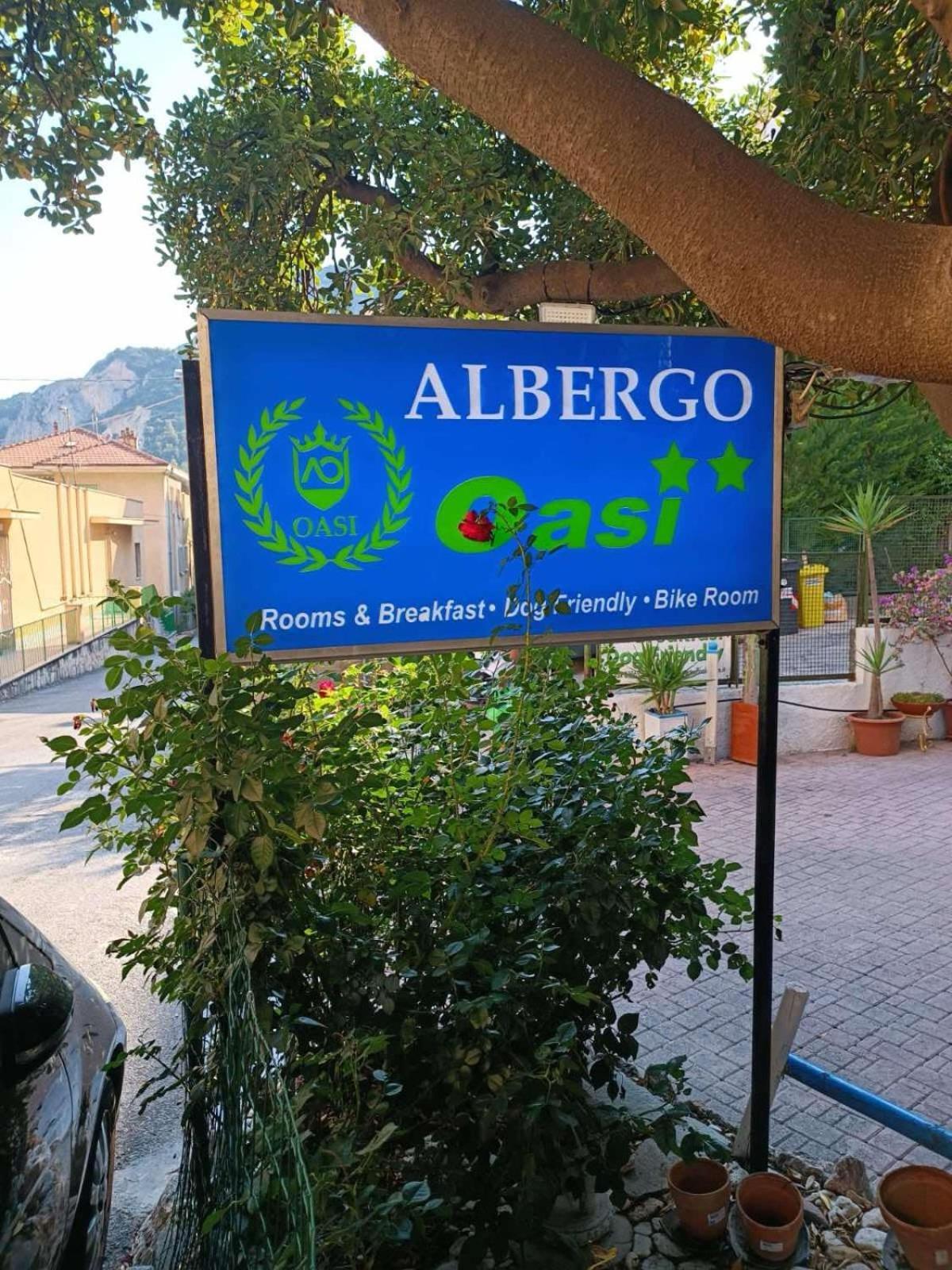 Bike Hotel Oasi Finale Ligure Exterior foto