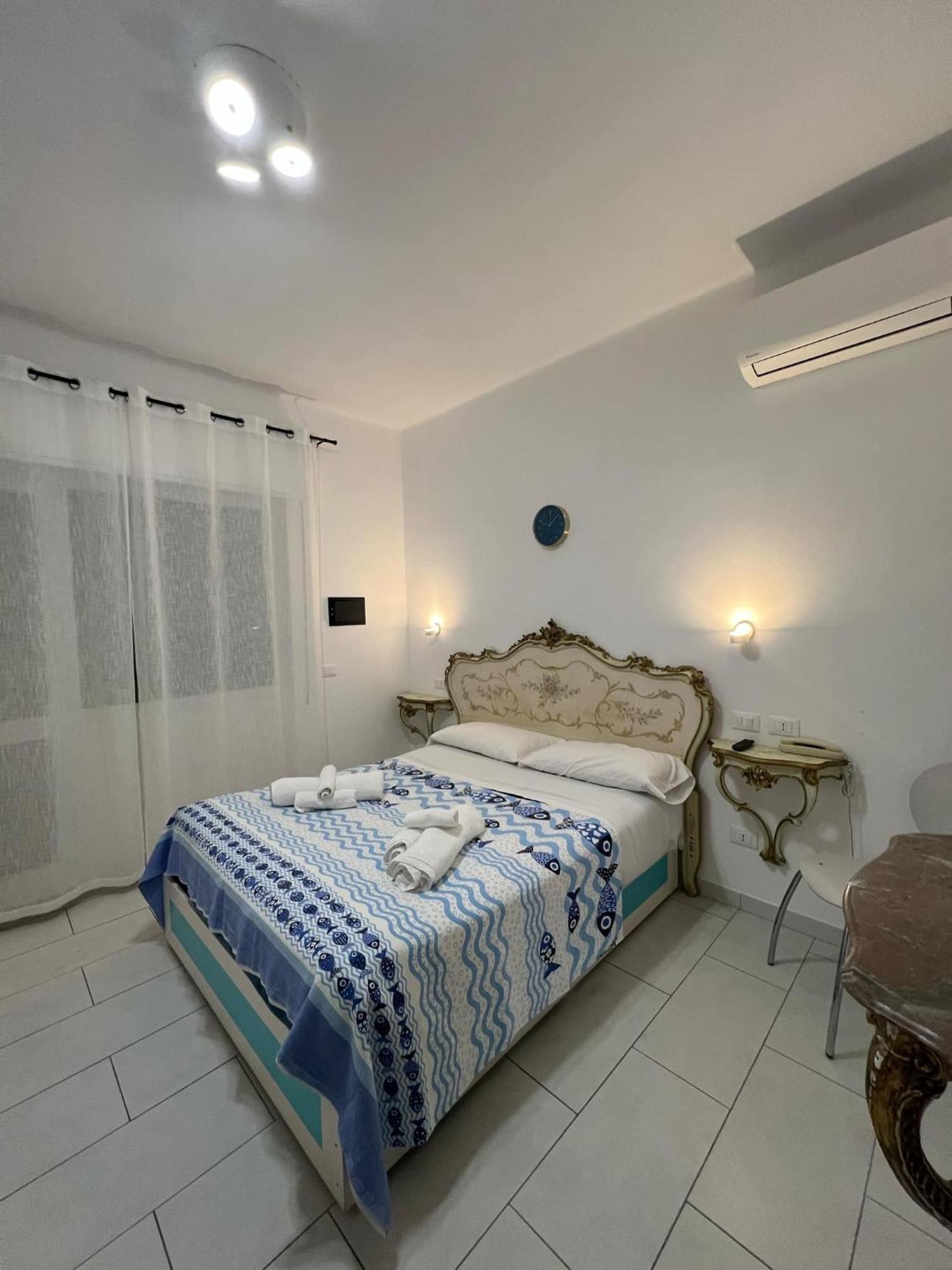 Bike Hotel Oasi Finale Ligure Exterior foto