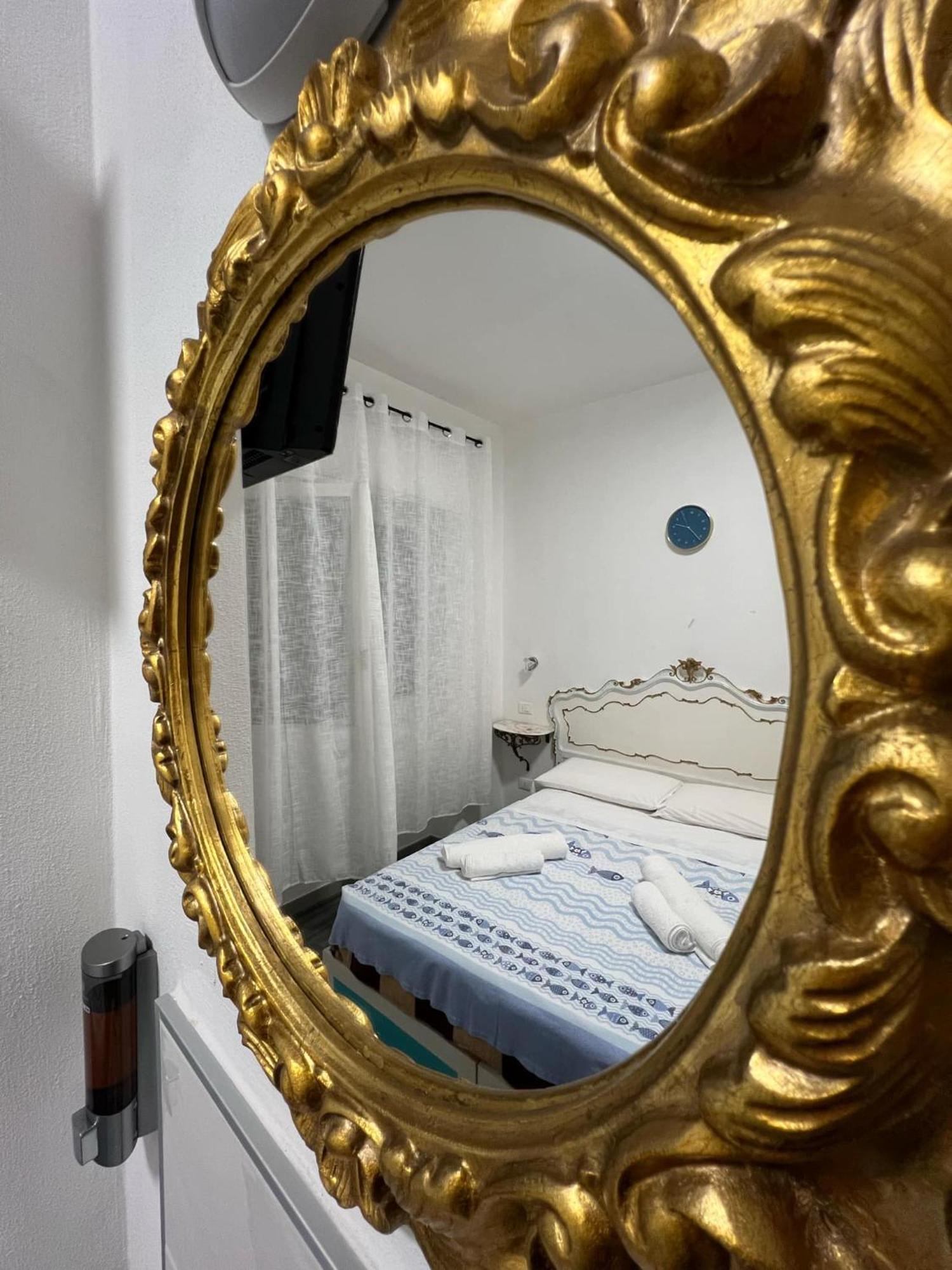 Bike Hotel Oasi Finale Ligure Exterior foto