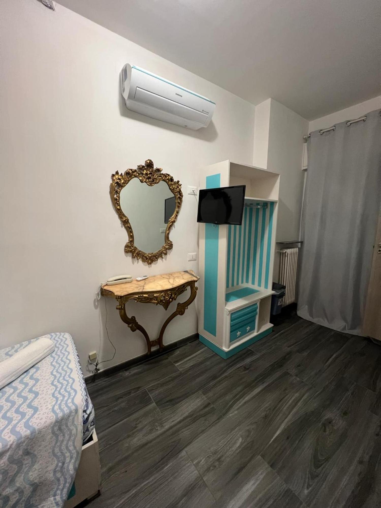 Bike Hotel Oasi Finale Ligure Exterior foto